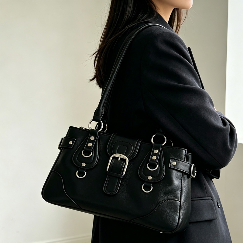 Women Bags 2026 Trends - 2026年新作 Y2K クールなリベット付きハンドバッグ バイクバッグ パンクメタルリング ショルダーバッグ